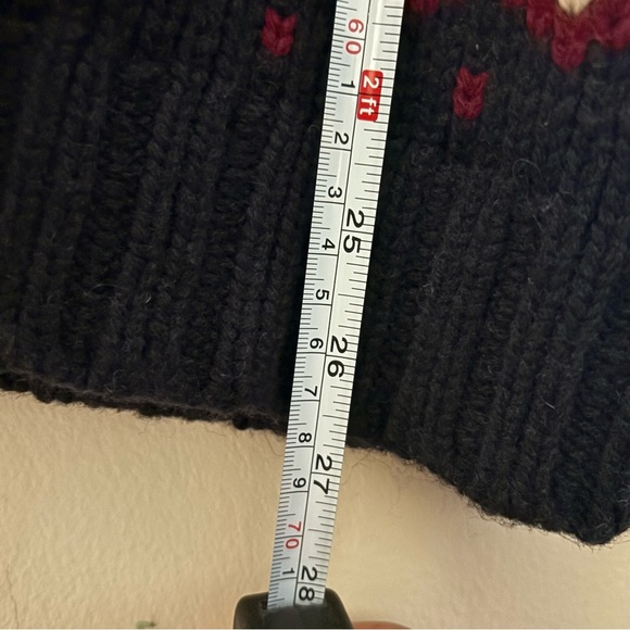 Uniqlo Blue and Red Patterned Men's Sweater - Picture 14 of 15